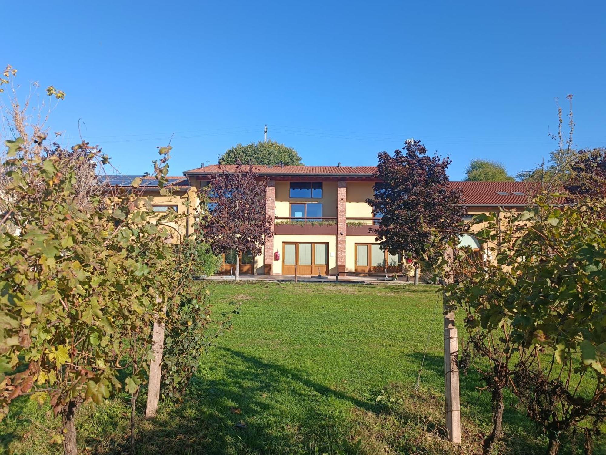 Corte Patrizia Farm stay Caprino Veronese